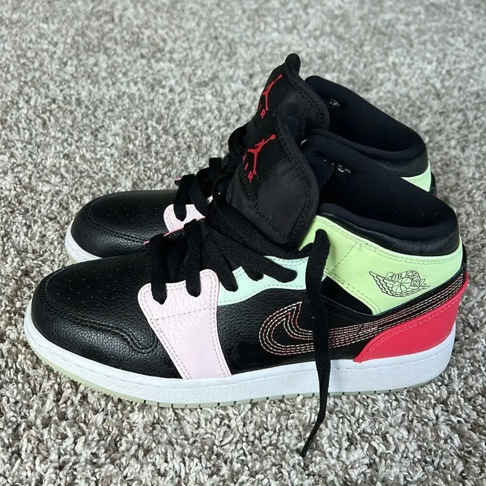 Nike Air Jordan 1 Kids Youth Mid SE Glow-In-The-Dark (GS) Sneakers